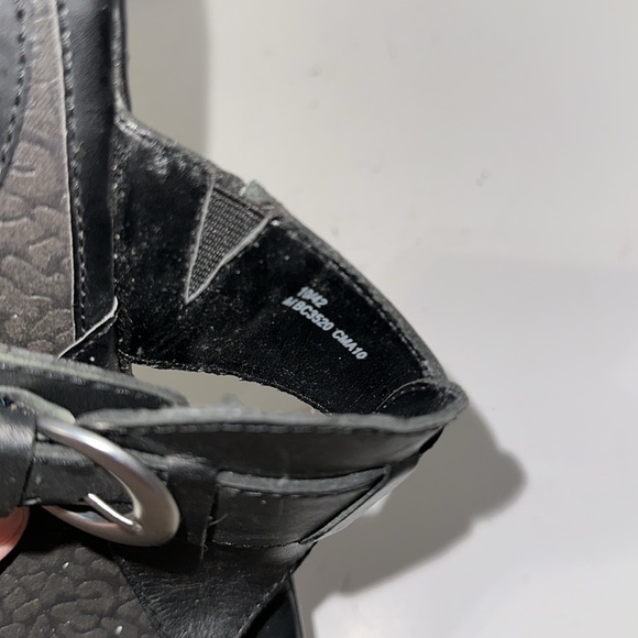 bõøc b.o.c Born Concepts Women’s leather flower flip flops sandals - Picture 8 of 12